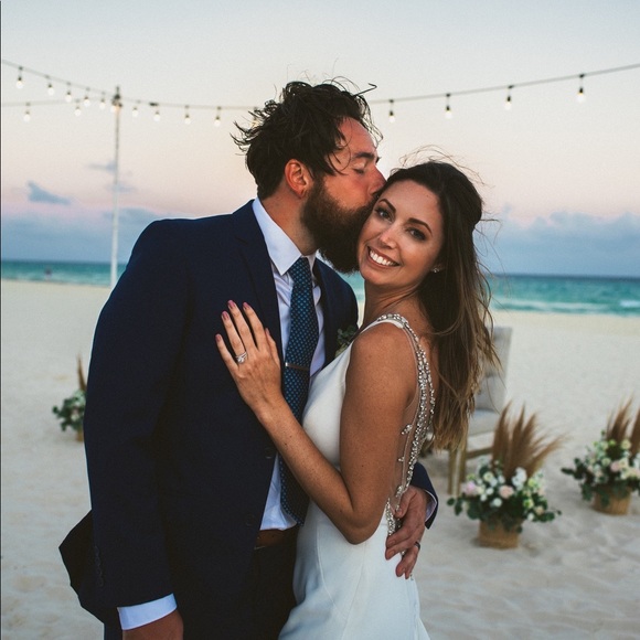 Meet your Posher, Monica - Picture 2 of 3